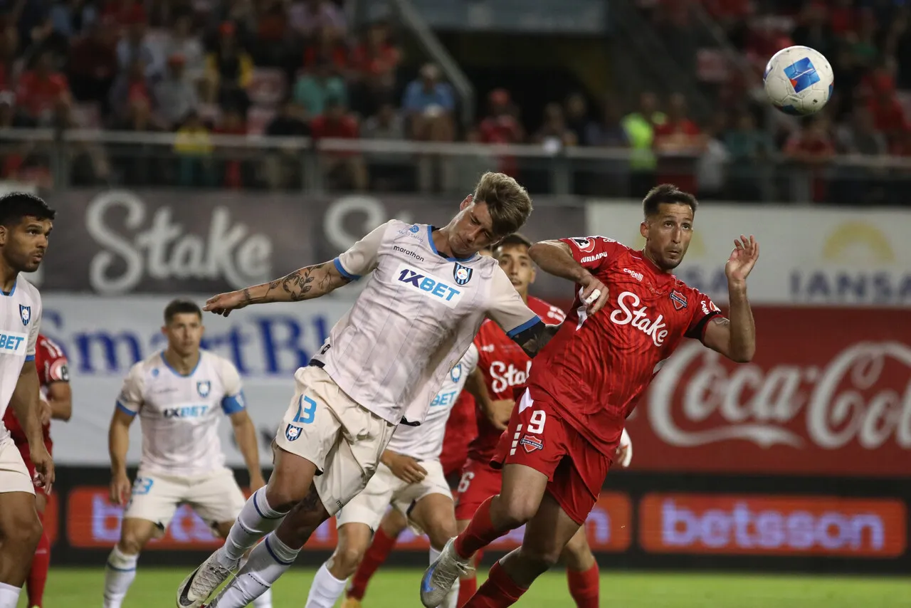 Huachipato sumó 3 puntos valiosos en la tabla de posiciones (Photosport).