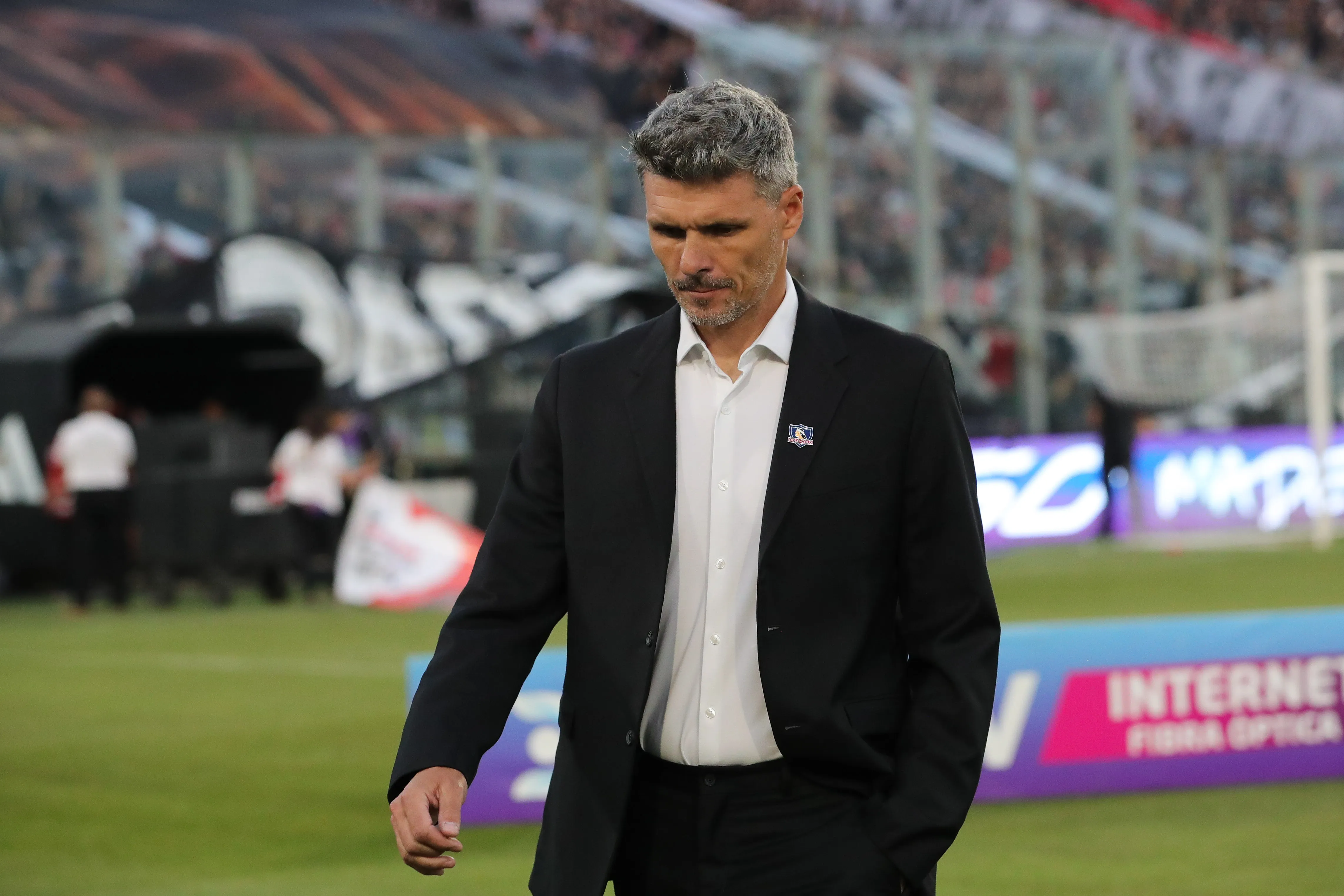Fernando Ortiz recibe el respaldo de un histórico de Colo Colo. (Foto: Felipe Zanca/Photosport)