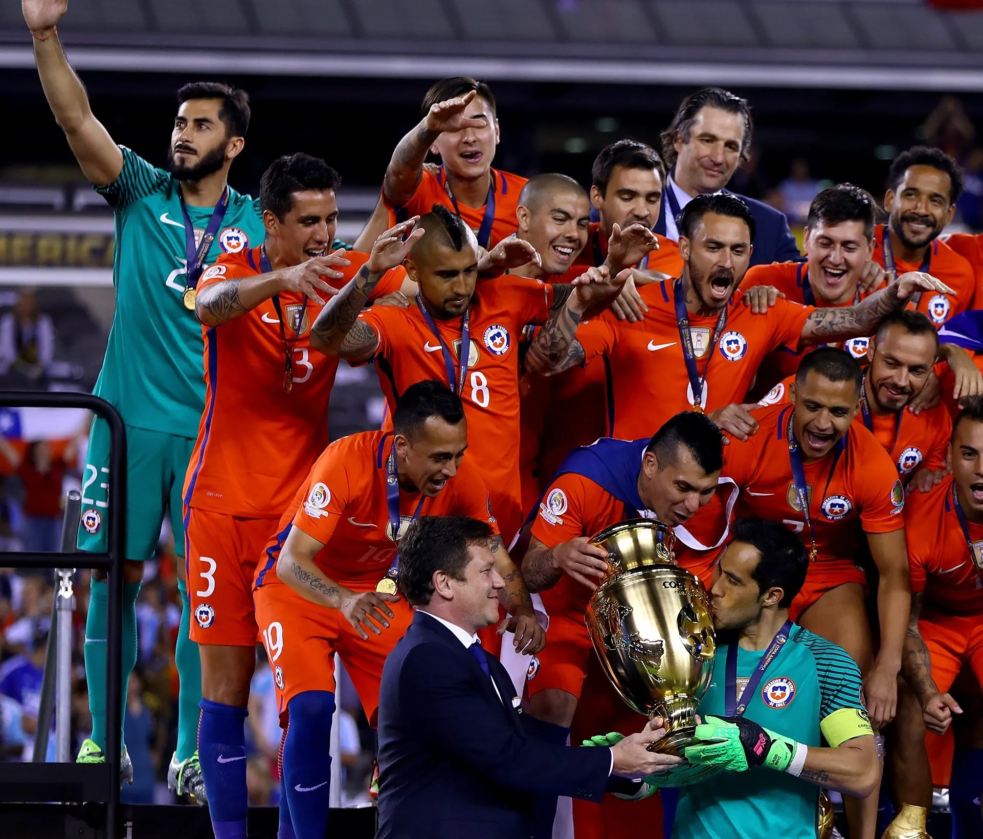 Johnny Herrera y Arturo Vidal fueron bicampeones de América. (Foto: Getty Images)