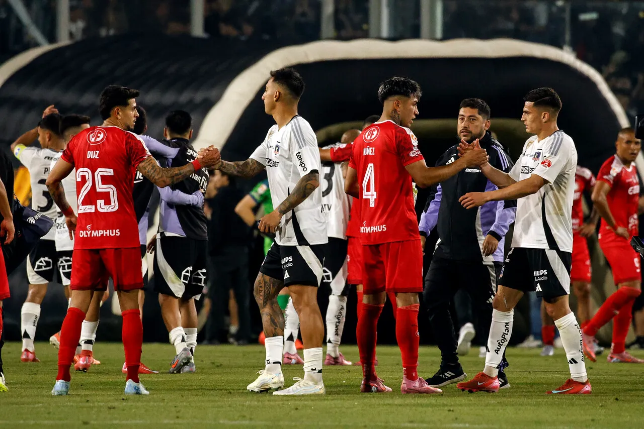 Barti no se encandila con este Colo Colo. | Foto: Photosport