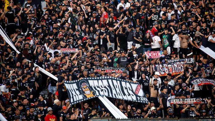 Colo Colo, otra vez, sufre por sus hinchas.
