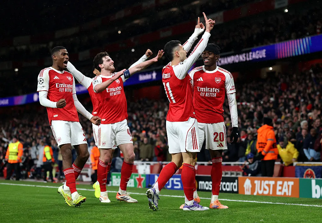 LONDON, ENGLAND – NOVEMBER 26: Gabriel Martinelli of Arsenal celebrates scoring his team’s third goal with teammates during the UEFA Champions League 2025/26 League Phase MD5 match between Arsenal FC and FC Bayern München at Arsenal Stadium on November 26, 2025 in London, England. (Photo by Richard Heathcote/Getty Images)