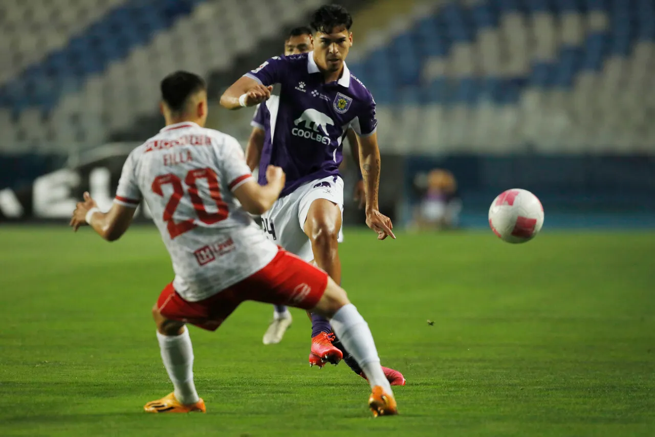 Deportes Concepción llega con una mínima ventaja a la revancha (Photosport).