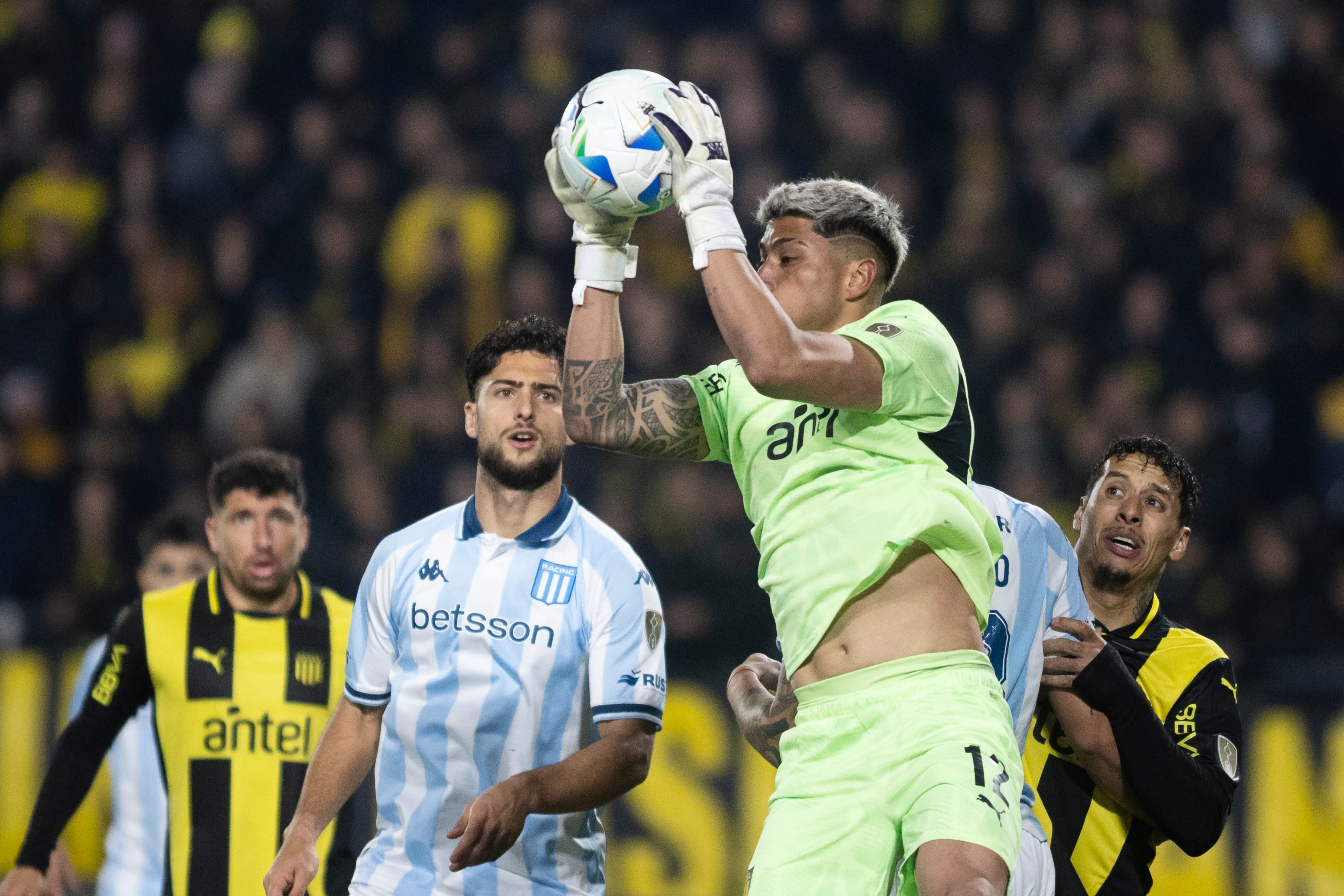 Brayan Cortés disputó las fases finales de Copa Libertadores con Peñarol. (Foto: Ernesto Ryan/Getty Images)