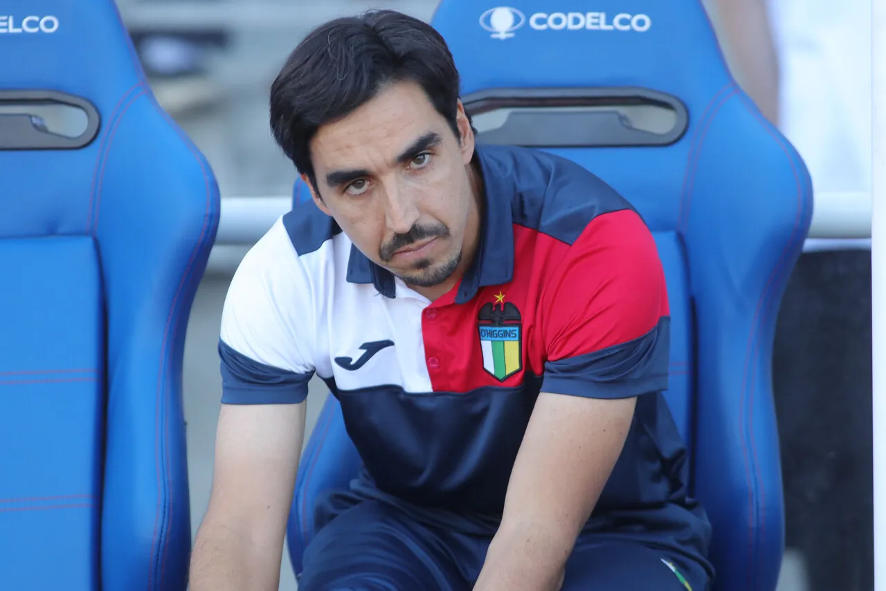 Mardones le baja el pulgar a Meneghini para la U | Foto: Photosport