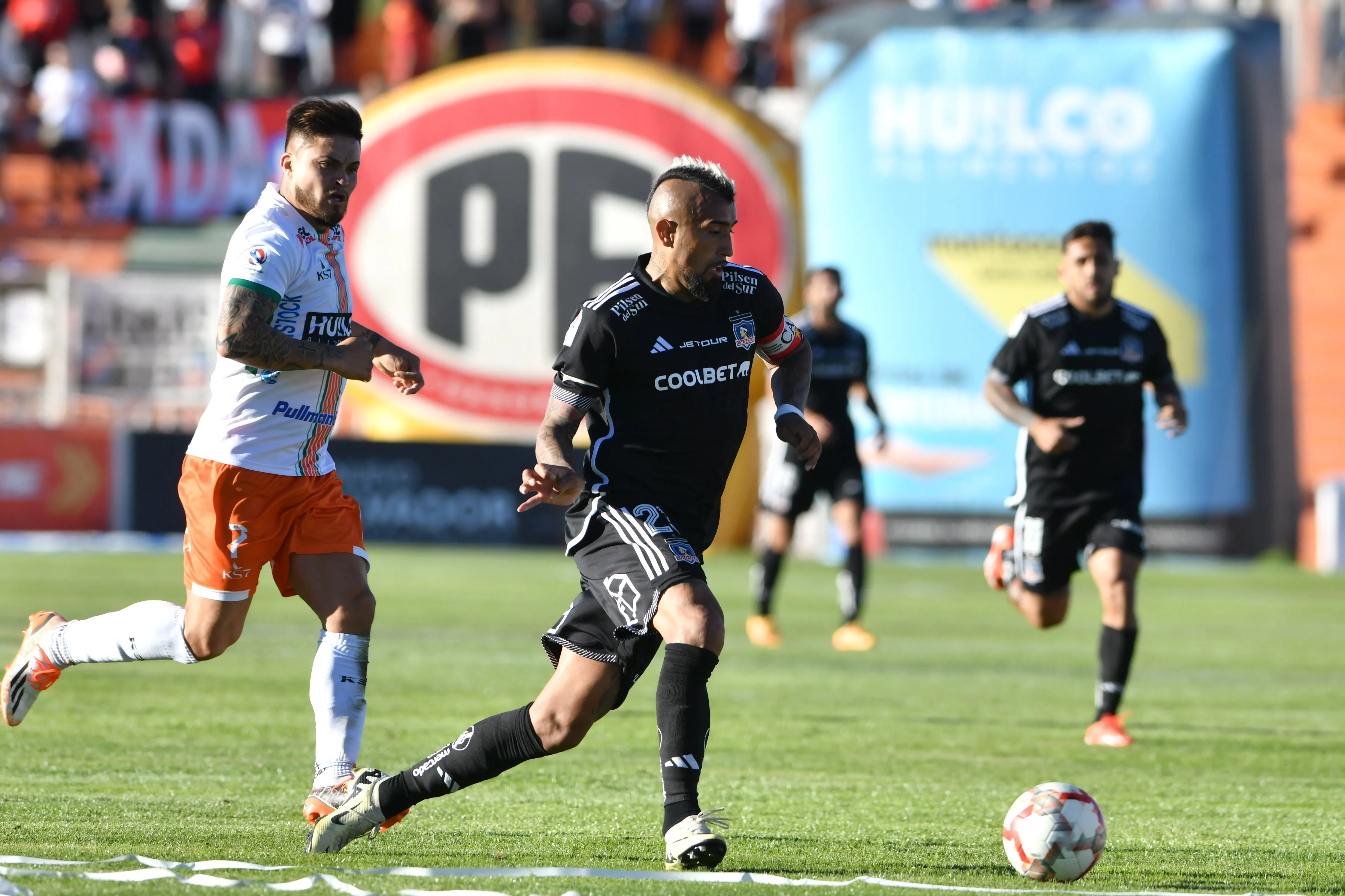 El último partido entre Cobresal y Colo Colo en El Salvador terminó en empate 2-2. (Foto: Alejandro Pizarro Ubilla/Photosport)
