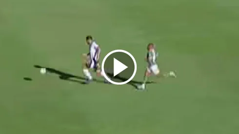 César Munder no desaprovechó el error de Emiliano Amor. (Foto: Captura)