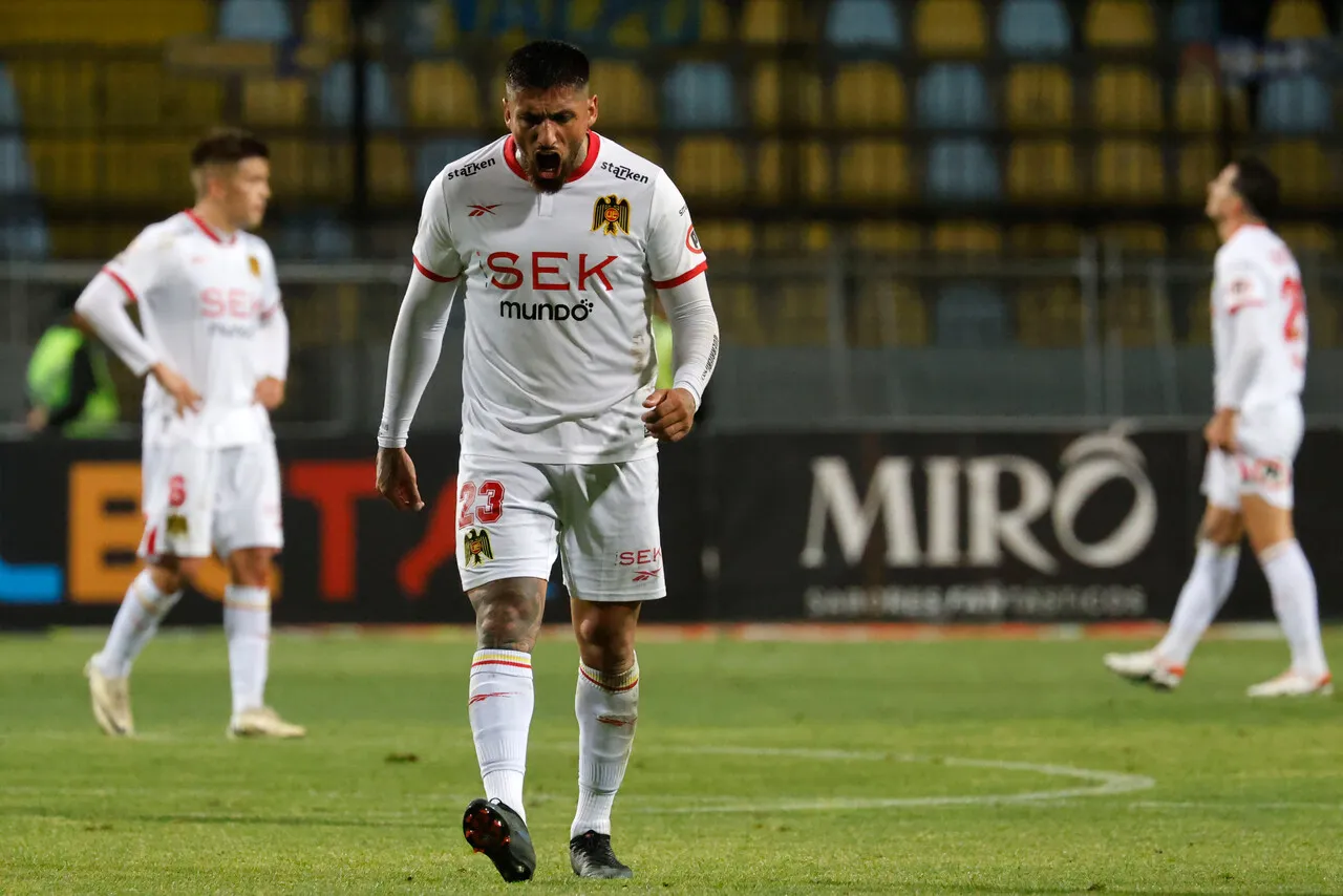 Unión Española está con el agua hasta el cuello. | Foto: Photosport