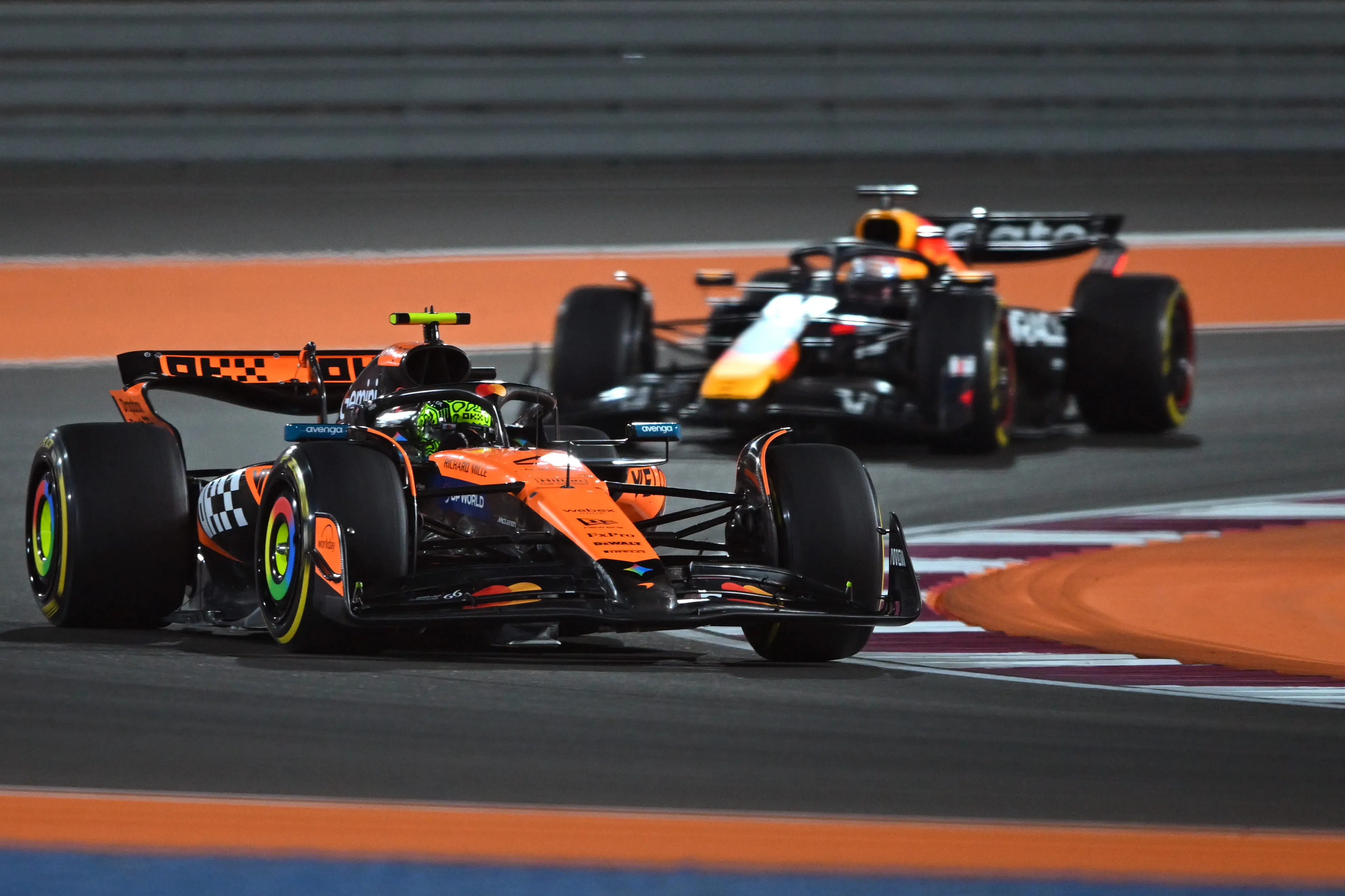 Oscar Piastri tomó la pole position y será seguido por Lando Norris y Max Verstappen | FOTO: Rudy Carezzevoli/Getty Images)