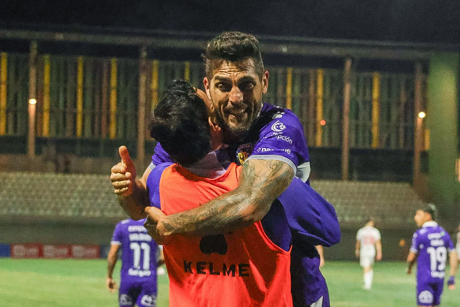 Joaquín Larrivey mete al León de Collao en la final por el ascenso. (Foto: Deportes Concepción)