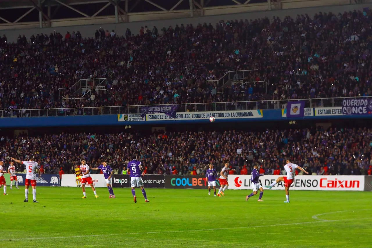 Se esperan 29 mil personas este miércoles en Concepción. | Foto: Photosport