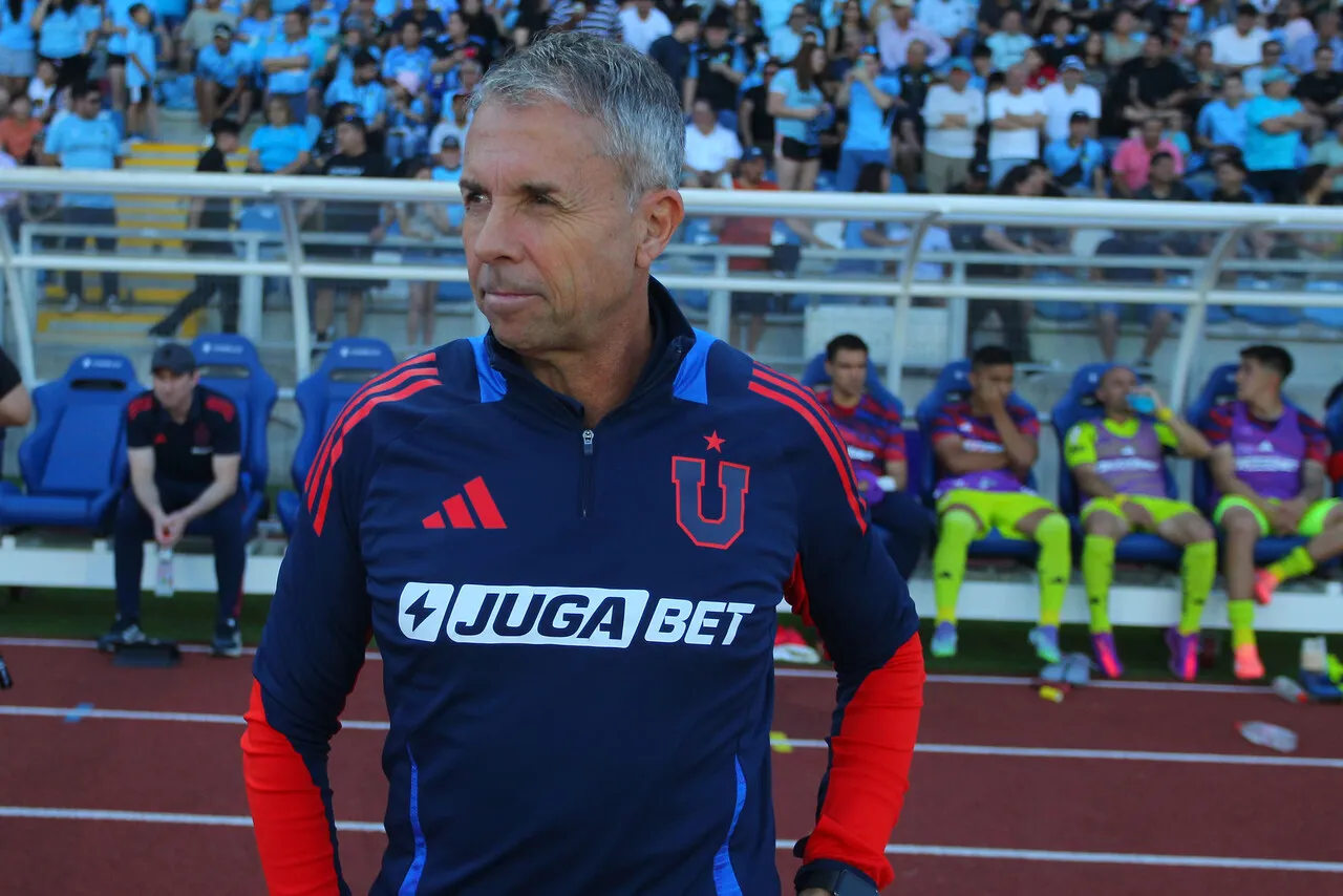 Álvarez cuenta como quedó el plantel azul | Foto: Photosport