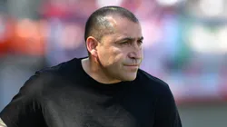 Muñoz remueve el mercado: tres clubes van por el cotizado técnico chileno