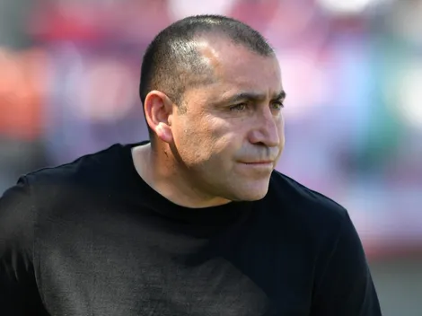 Muñoz remueve el mercado: tres clubes van por el cotizado técnico chileno