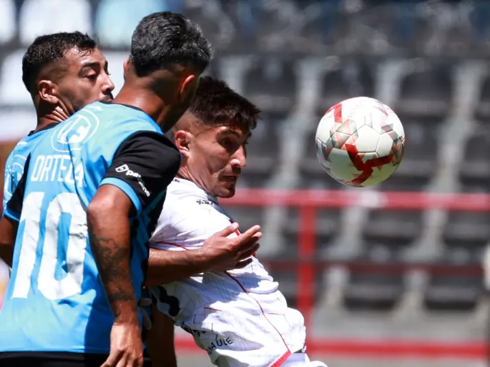 Formado en la U se va de Rangers y termina agarrándose con los hinchas en redes