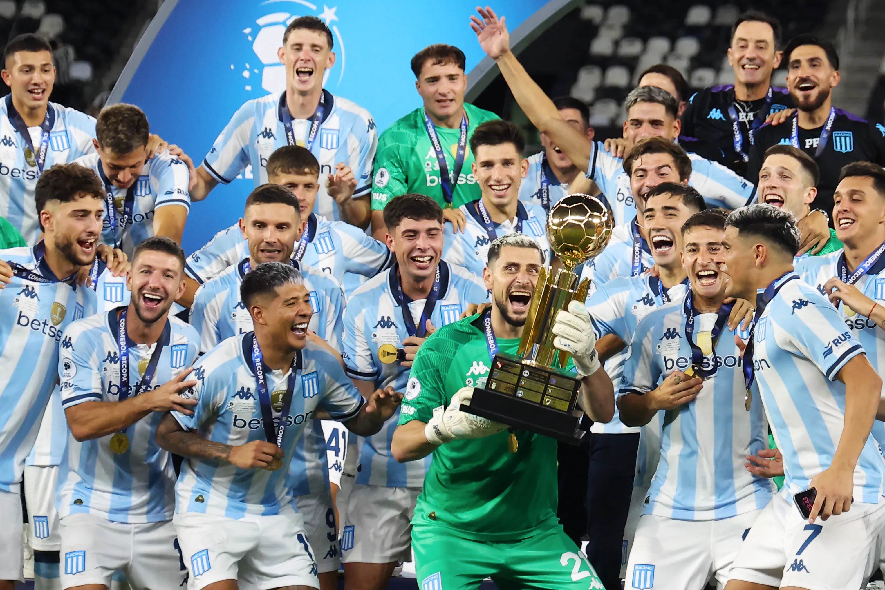 Gabriel Arias levantó seis titulos con Racing Club de Avellaneda | FOTO: Wagner Meier/Getty Images