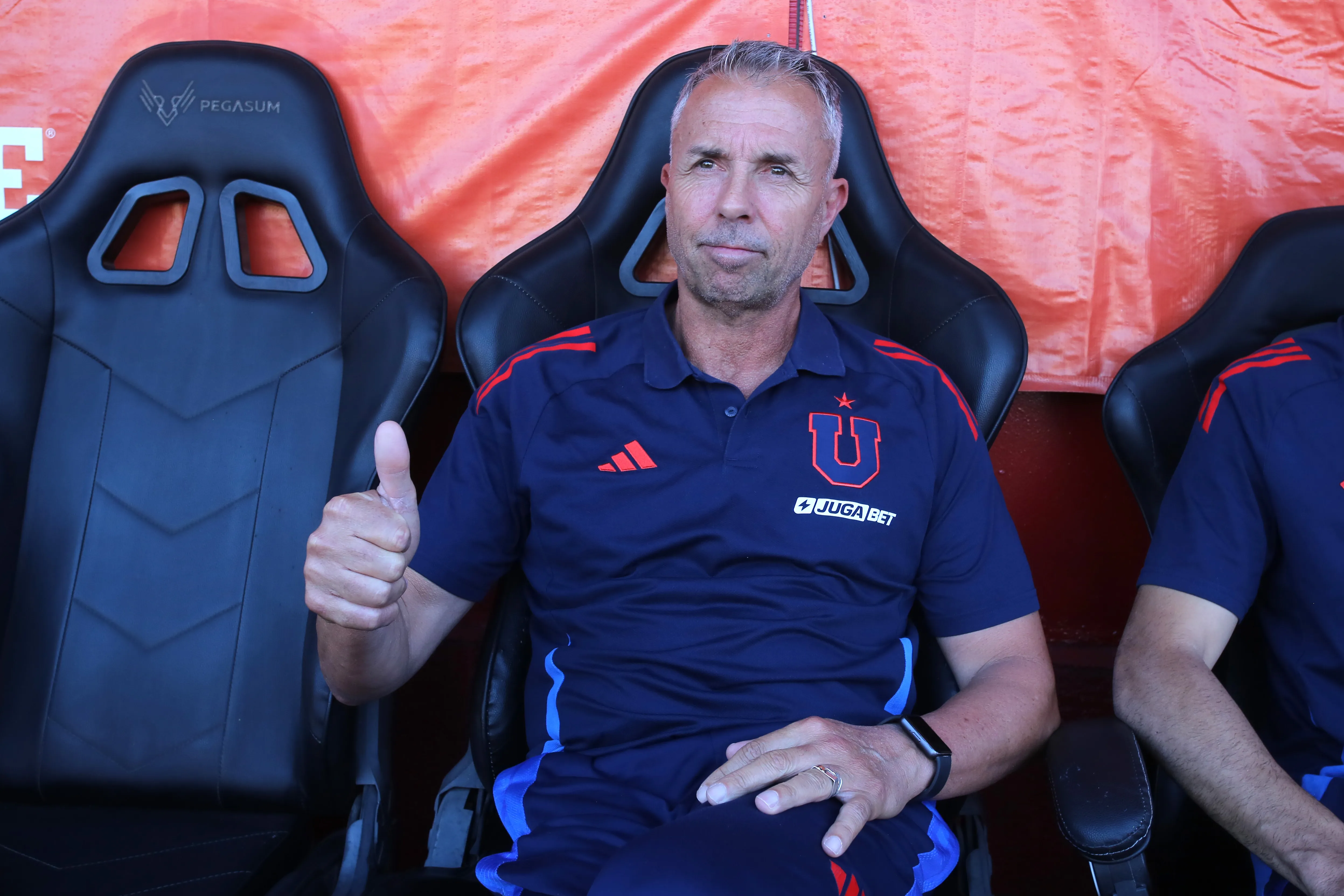 En más de alguna oportunidad, Gustavo Álvarez dio a conocer su descontento por la no llegada de refuerzos | FOTO: Jonnathan Oyarzun/Photosport