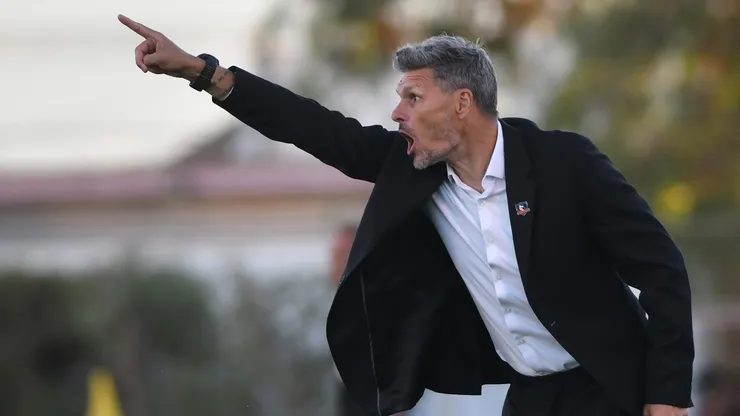 Fernando Ortiz golpea la mesa en Colo Colo para "la final" ante Audax (Foto: Alejandro Pizarro/Photosport)