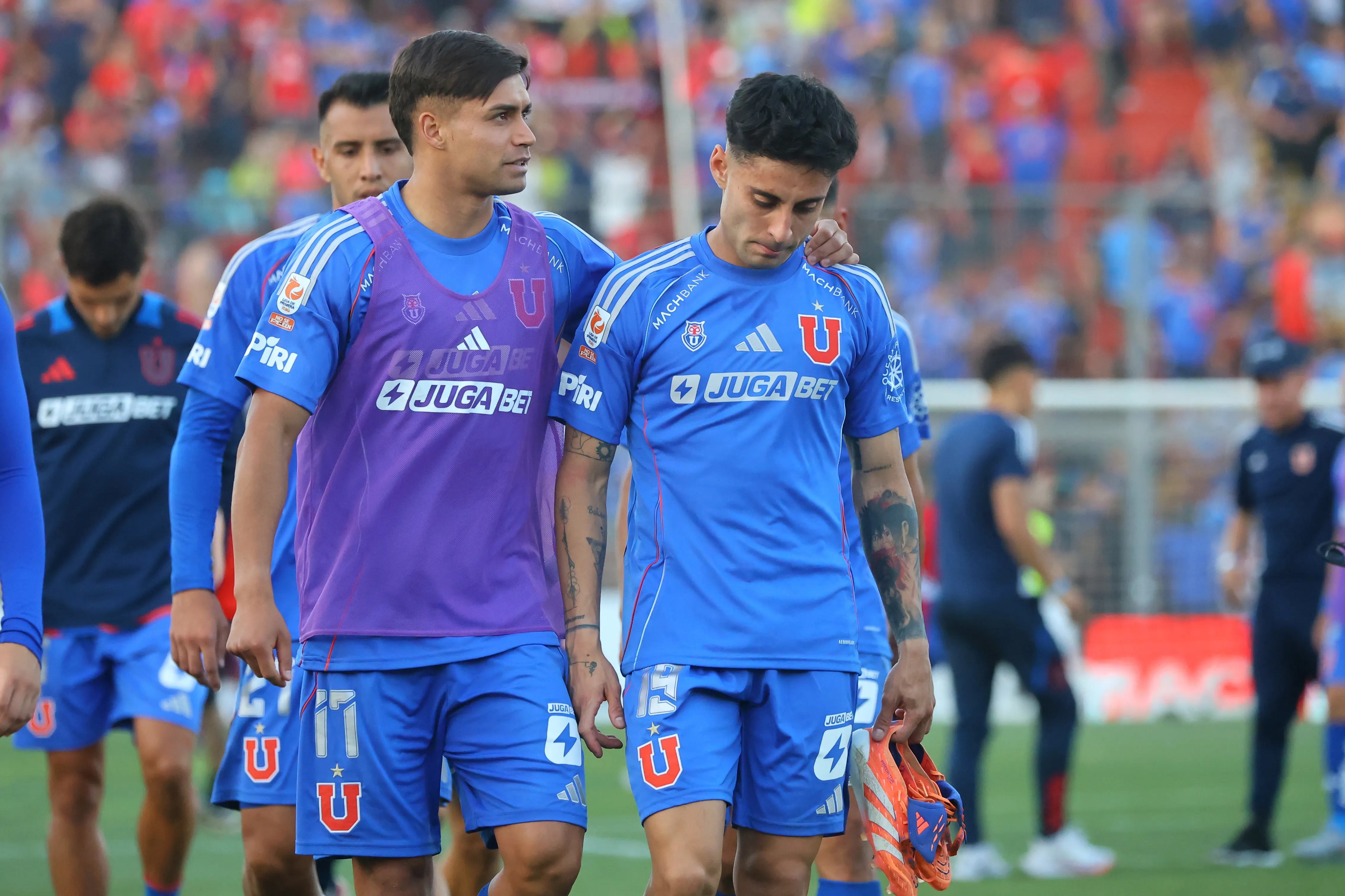 Algunos jugadores azules se retiraron cabizbajos tras el amargo empate ante los Piratas | FOTO: Jonnathan Oyarzun/Photosport