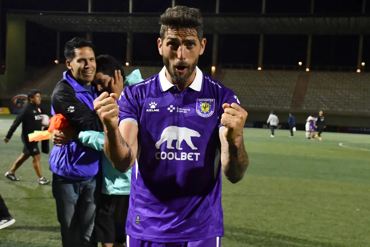 Larrivey confirma que seguirá en Concepción. | Foto: Photosport