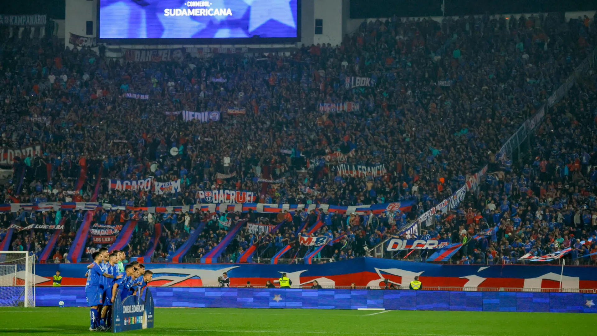 La IA diseñó un estadio para Universidad de Chile.