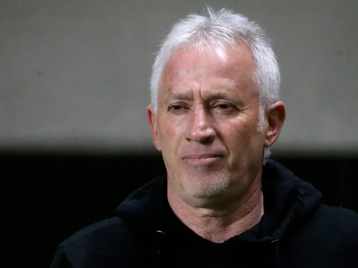 Uno sí, el otro no: Basay aconseja a Colo Colo sobre Vidal y Pavez