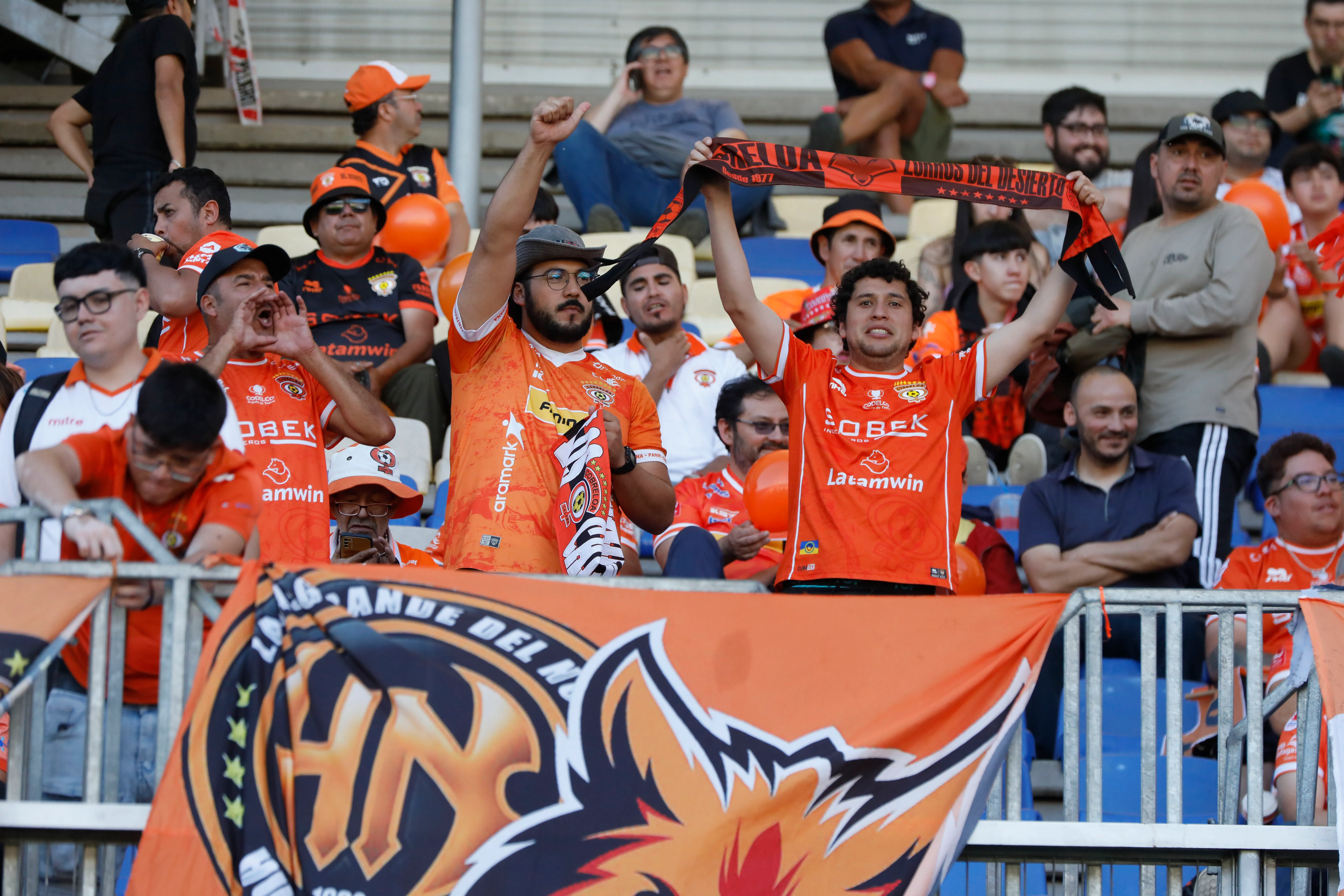 Los hinchas de Cobreloa llegaron en masa a Concepción | FOTO: Marco Vázquez/Photosport