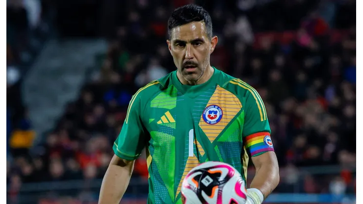 Acusan a Claudio Bravo de irresponsabilidad.