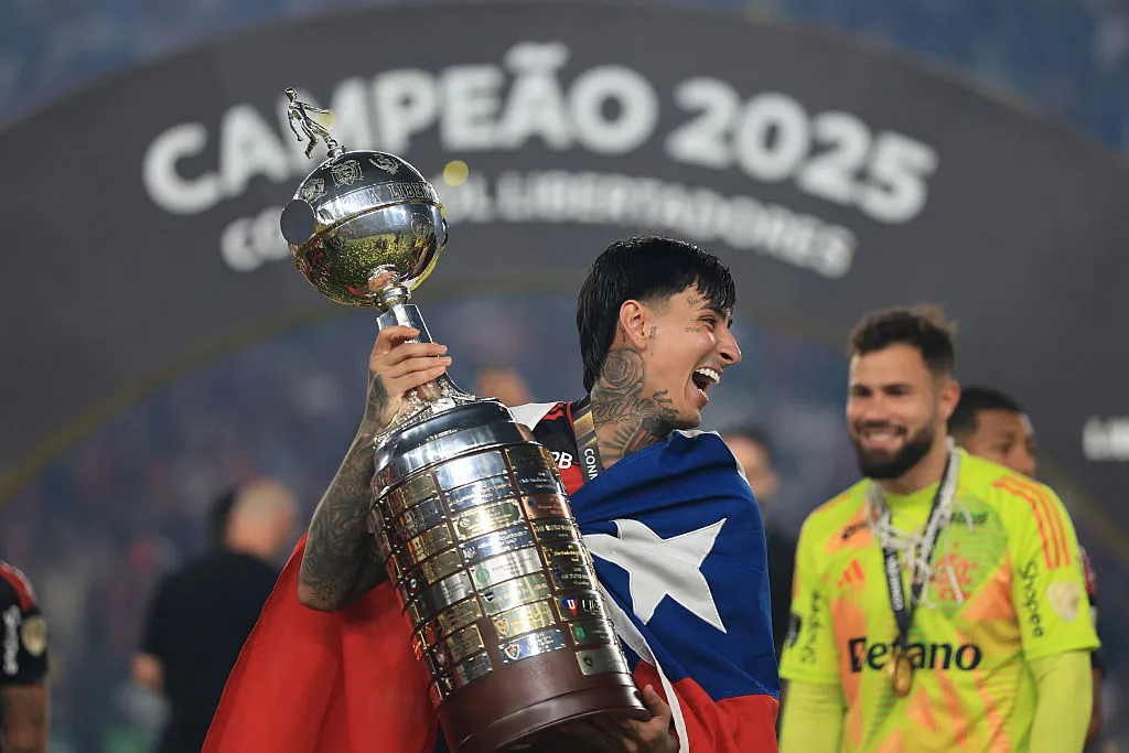 LIMA, PERU – NOVEMBER 29: Erick Pulgar of Flamengo celebrates with the trophy after winning the 2025 Copa CONMEBOL Libertadores Final match between Palmeiras and Flamengo at Estadio Monumental on November 29, 2025 in Lima, Peru.  (Photo by Buda Mendes/Getty Images)