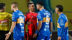 Everton se quedó en Primera.