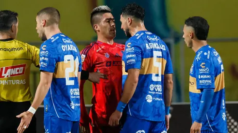 Everton se quedó en Primera.