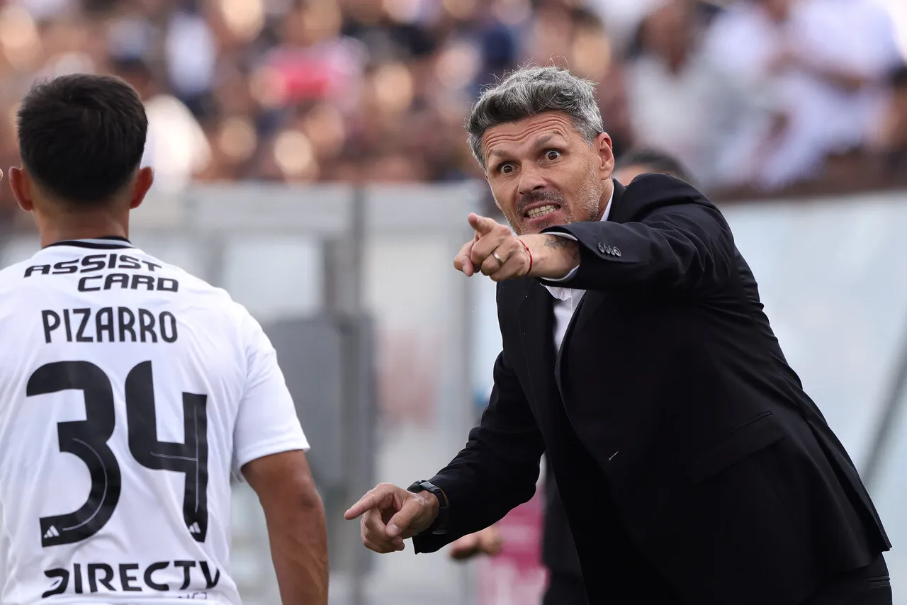 Para Valdivia, Ortiz no debe seguir. | Foto: Photosport