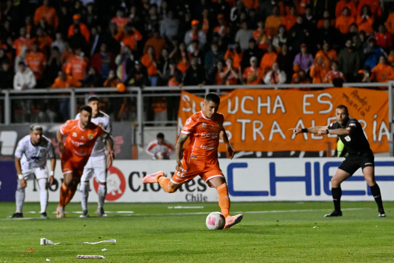 Cobreloa tendrá que rearmarse nuevamente en Primera B (Photosport).