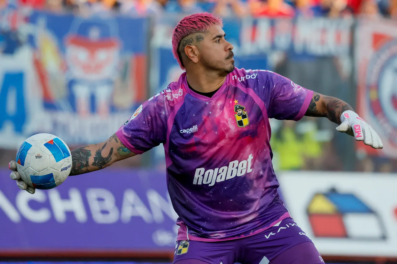 Diego Sánchez fue elegido como el mejor del año por Iván Zamorano (Photosport).