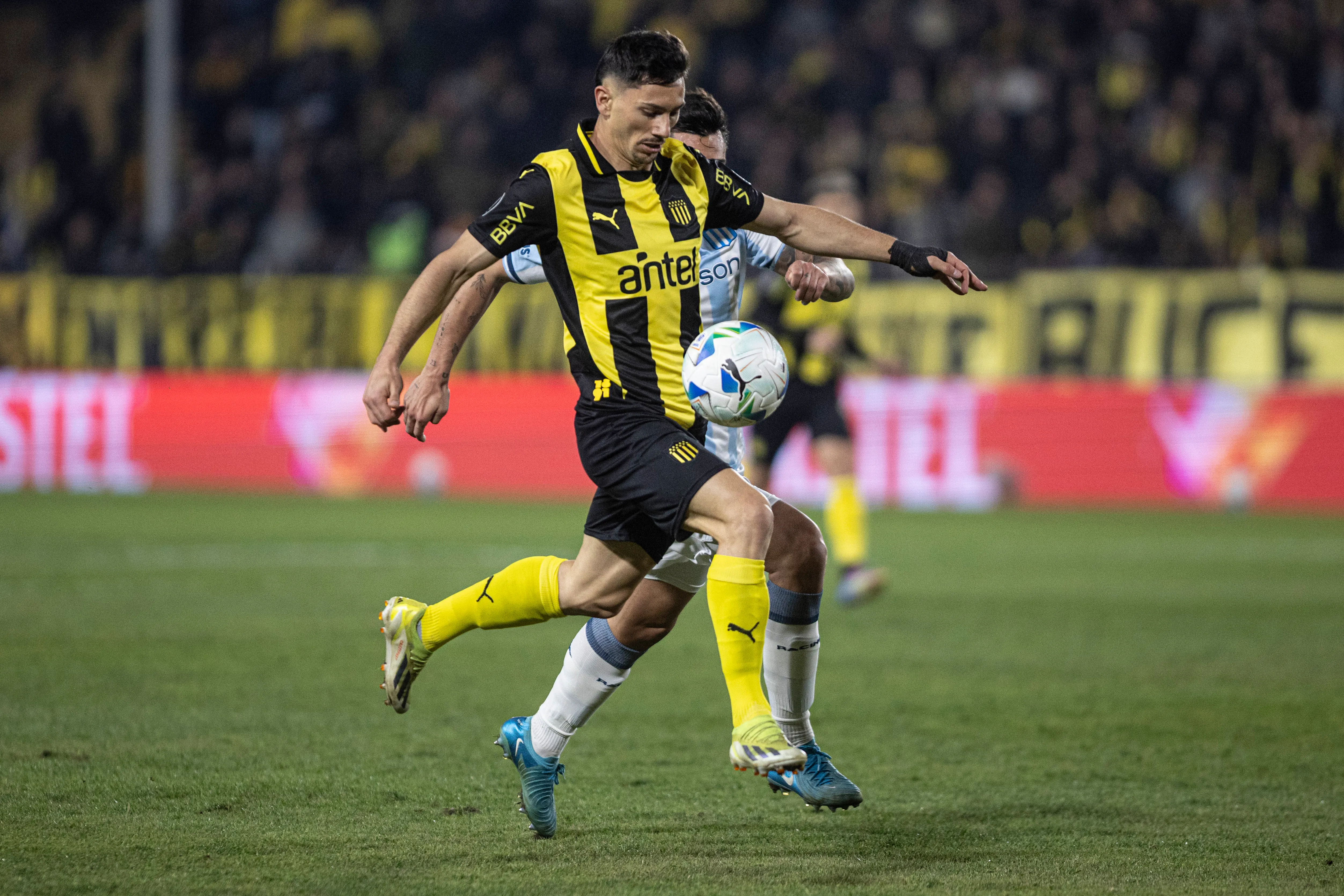 Maximiliano Silvera está en la mira de Colo Colo y Universidad de Chile para 2026. (Foto: Getty Images)