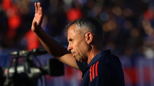 Gustavo Álvarez mantiene en suspenso su continuidad en la U. (Foto: Jonnathan Oyarzún/Photosport)