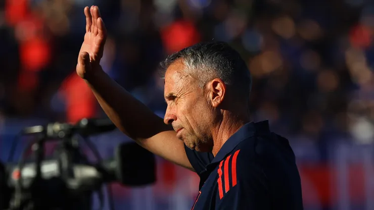 Gustavo Álvarez mantiene en suspenso su continuidad en la U. (Foto: Jonnathan Oyarzún/Photosport)