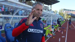 Sigue el tira y afloja entre la U y Gustavo Álvarez por su salida del club.