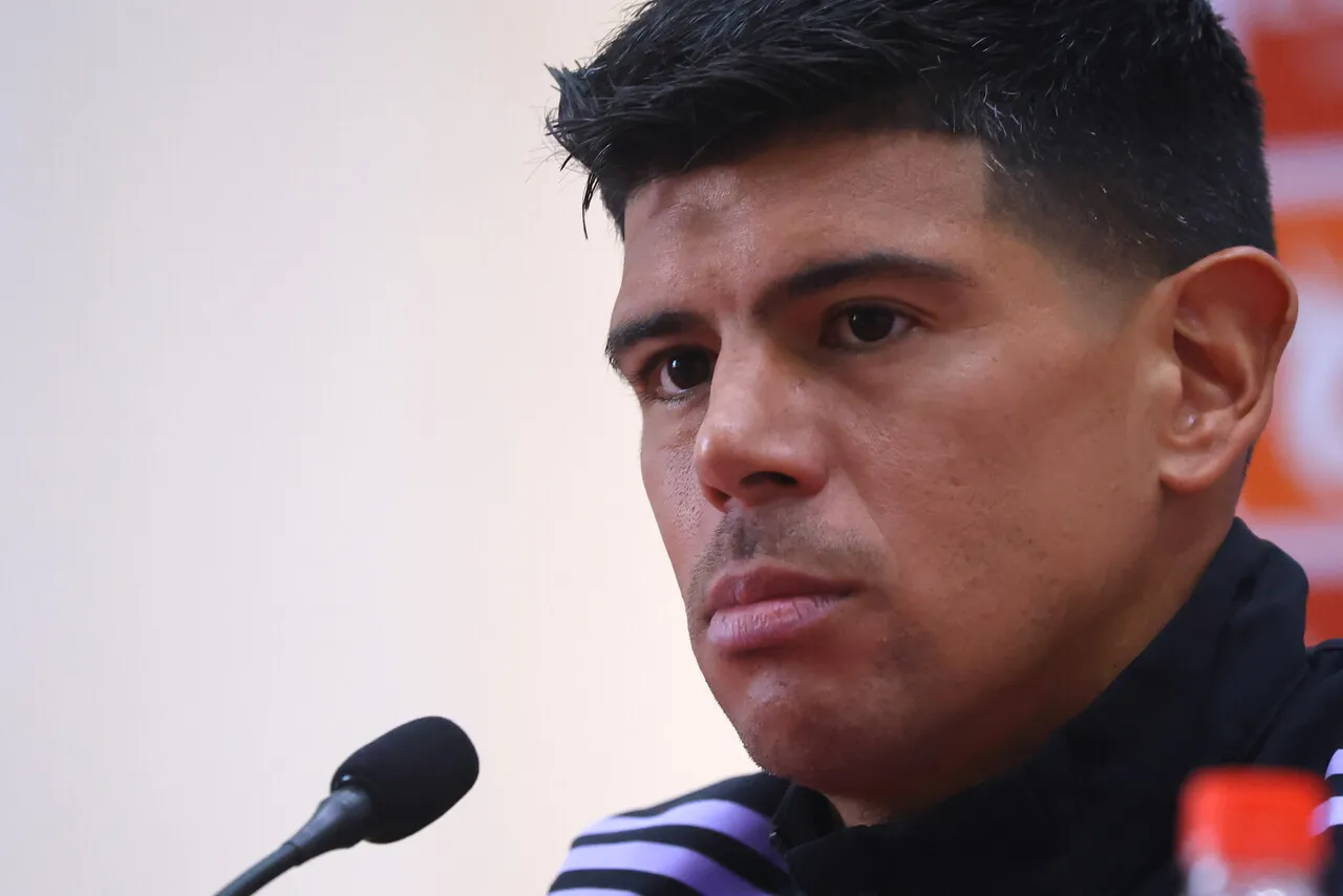 Esteban Pavez seguirá en Colo Colo pese a la continuidad de Fernando Ortiz (Photosport)