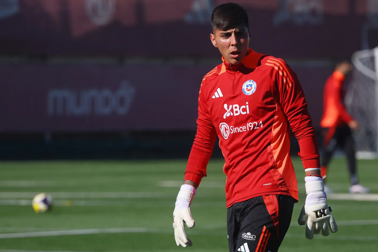 Jaime Vargas asoma como opción para reforzar el arco de Colo Colo ante la inminente partida de Brayan Cortés quien no seguirá a préstamo en Peñarol (Foto: Photosport)