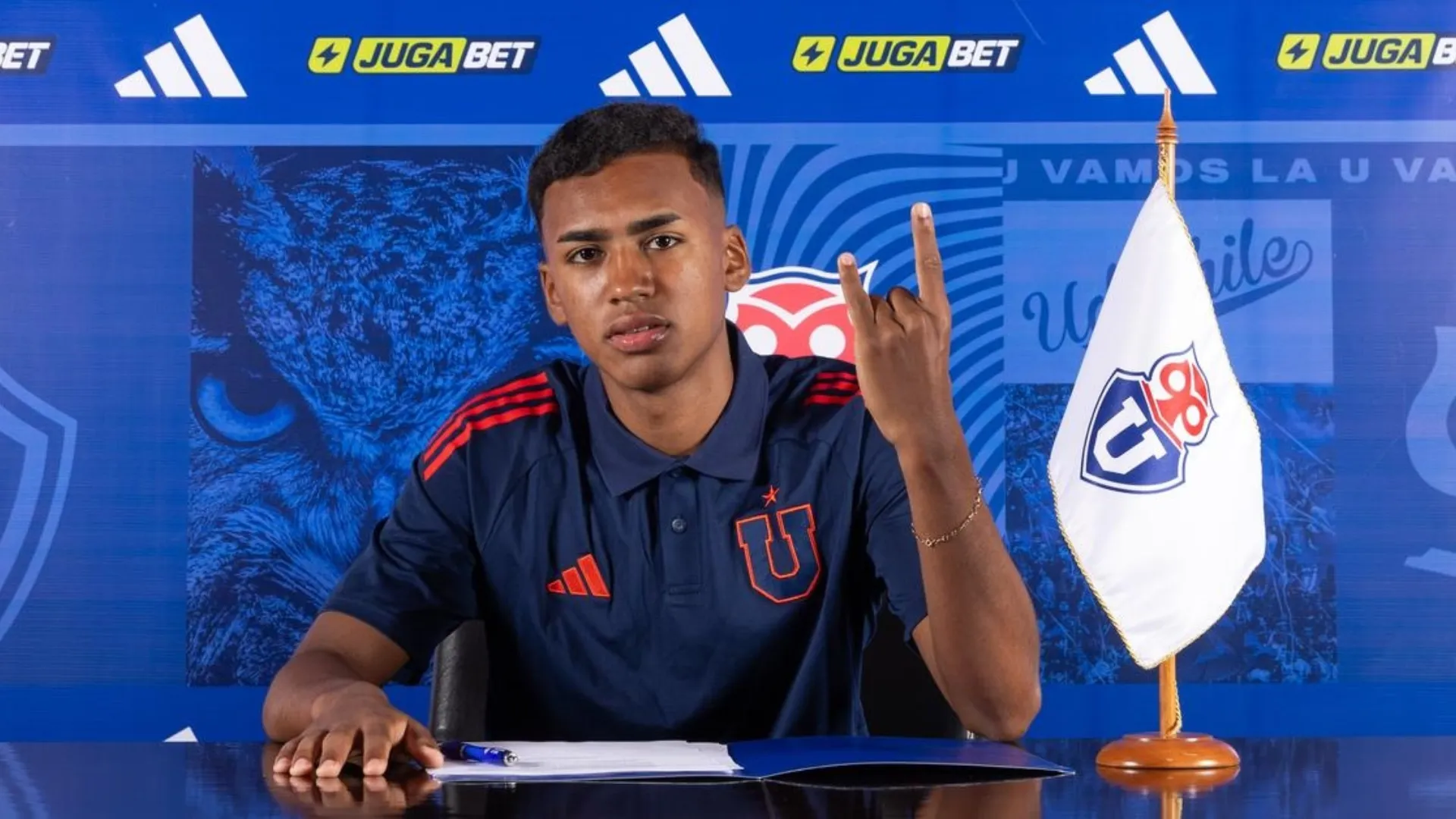 Jhon Cortés firmó contrato profesional con Universidad de Chile. (Imagen: Club Universidad de Chile)