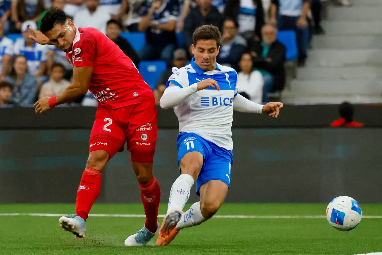 Montes seguiría en la UC | Foto: Photosport