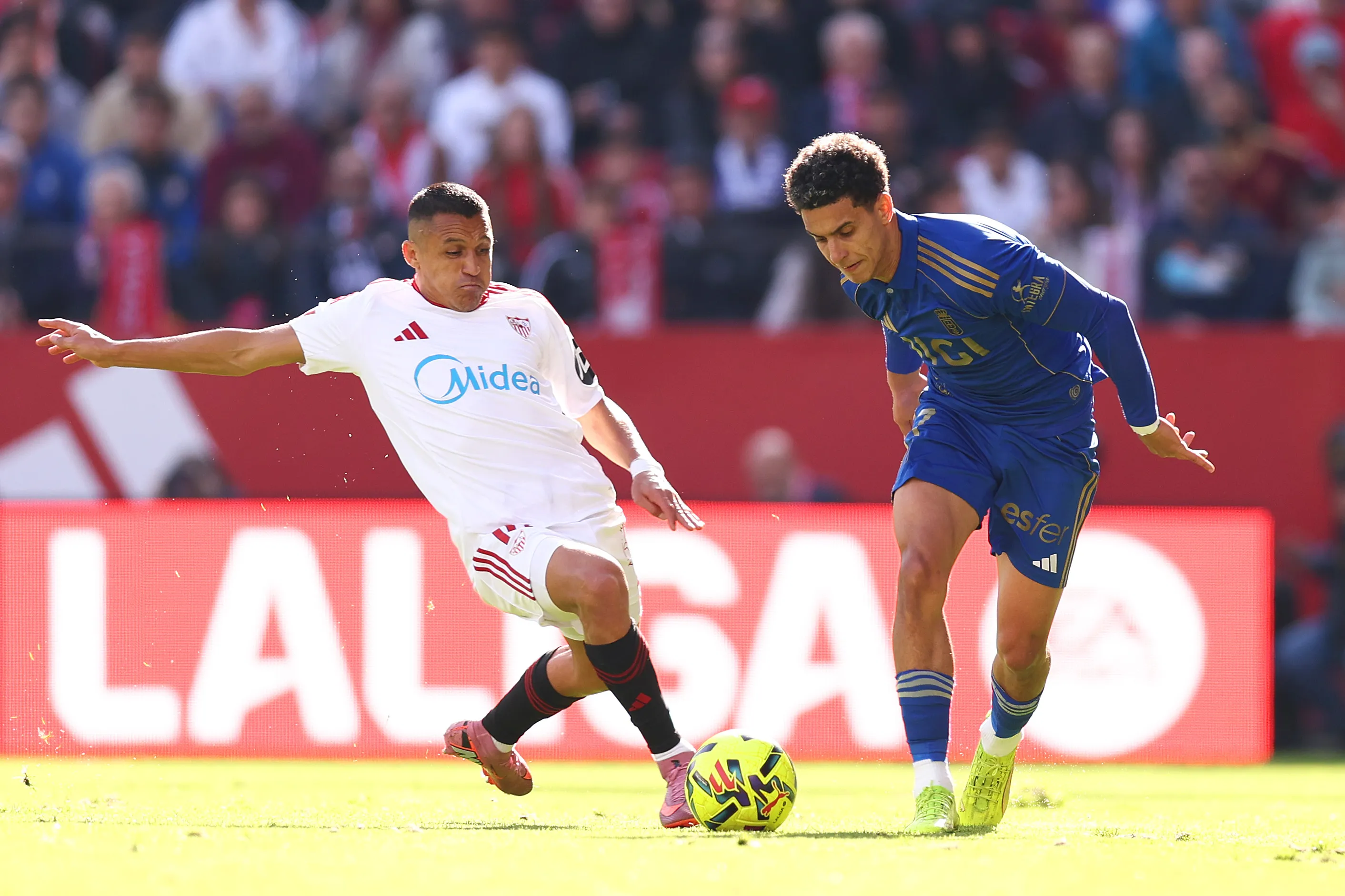 Alexis Sánchez fue titular en el triunfo de Sevilla sobre Real Oviedo. (Foto: Fran Santiago/Getty Images)