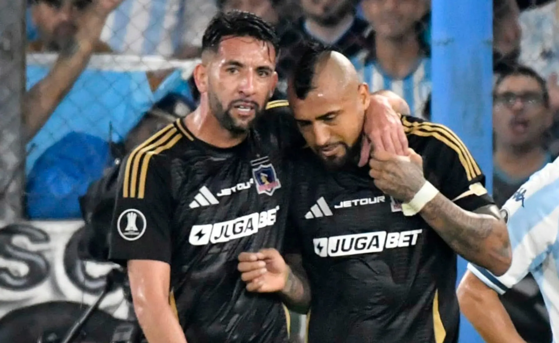 Arturo Vidal lamentó la salida de Mauricio Isla de Colo Colo. (Foto: Photosport)