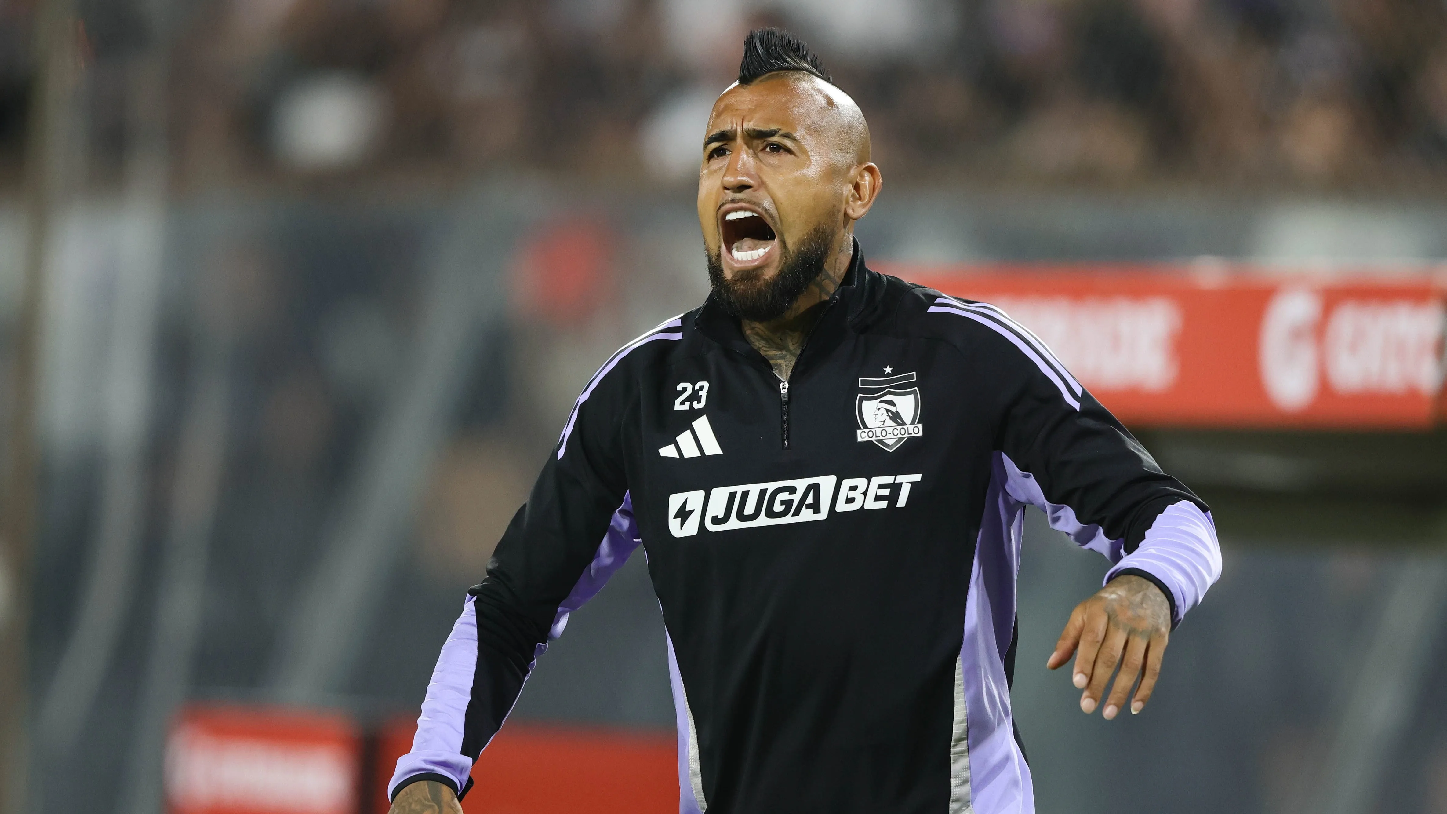 Arturo Vidal podría tener un nuevo rol en Colo Colo de la mano de Fernando Ortiz (Foto: Felipe Zanca/Photosport)