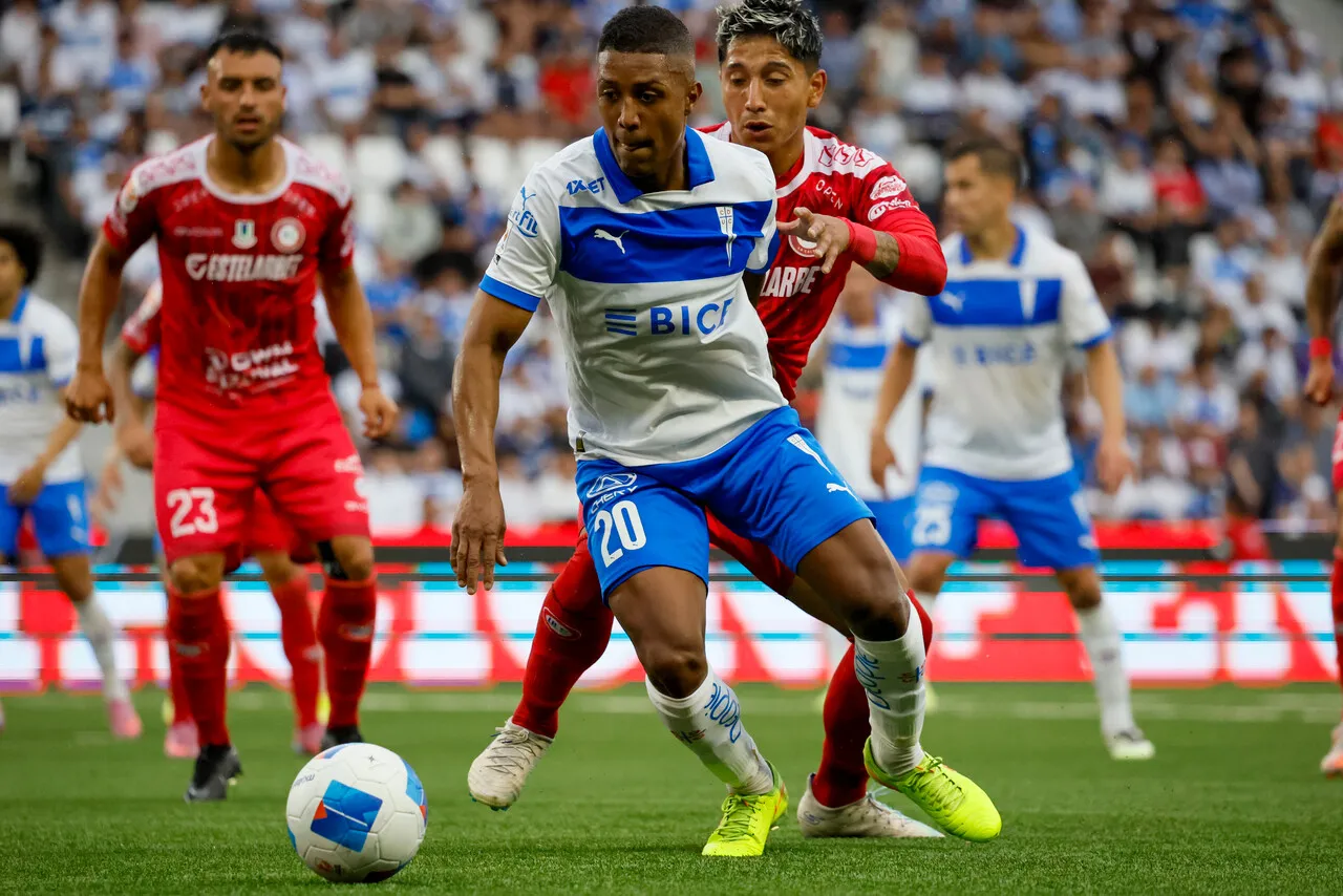 Pase lo que pase, Valencia es jugador de la UC. | Foto: Photospor