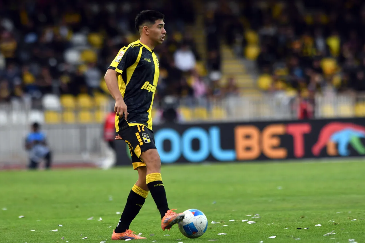 Francisco Salinas estaría rumbo al Estadio Monumental. | Foto: Photosport