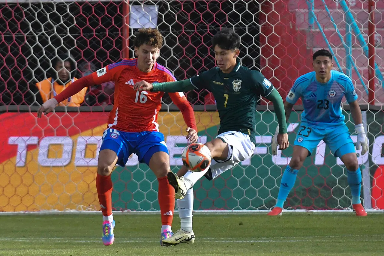 La U buscaría a Lichnovsky y Eduardo Vargas. | Foto: Photosport