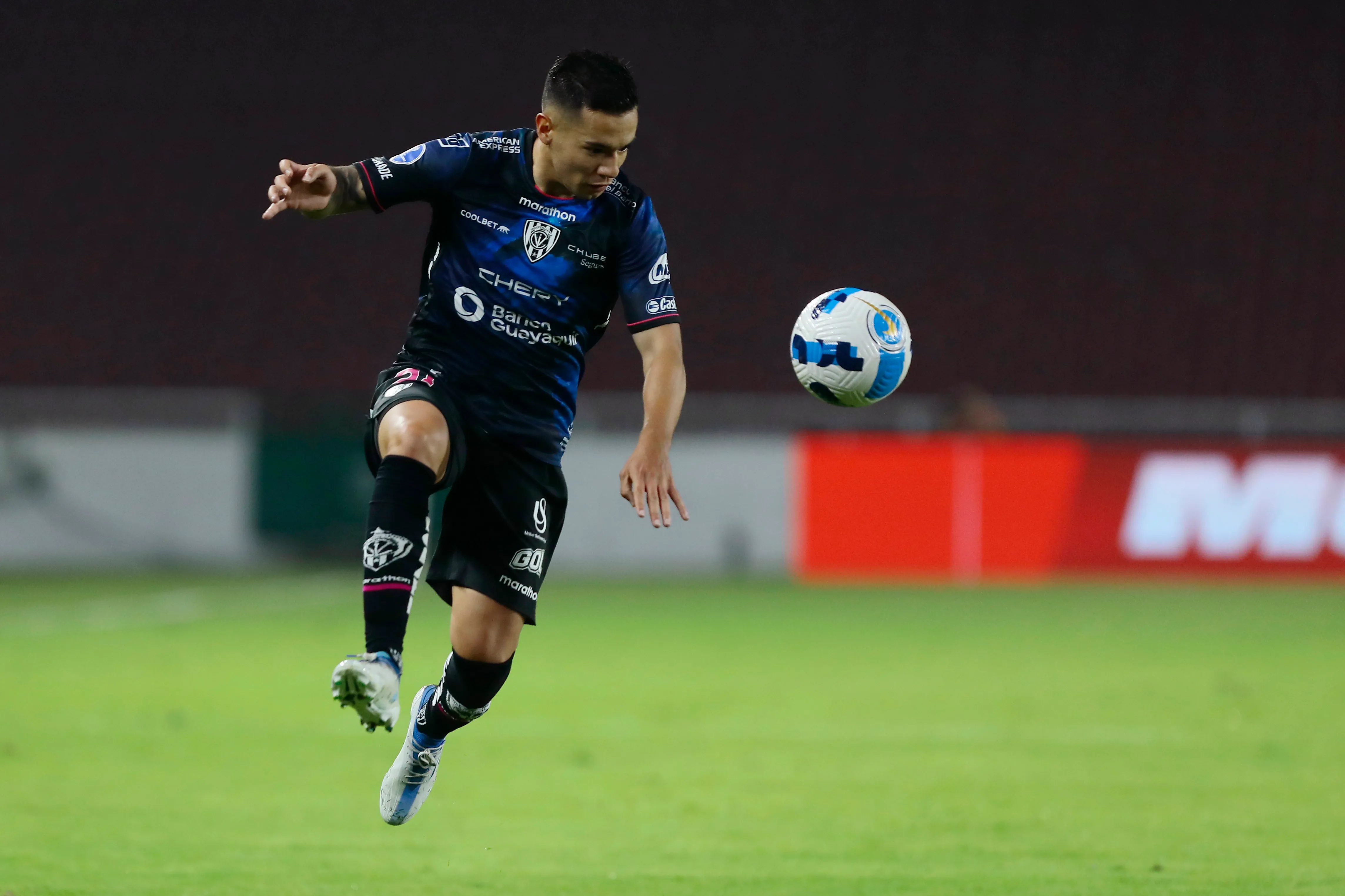 Matías Fernández está muy cerca de reforzar a Colo Colo. (Foto: Franklin Jacome/Getty Images)