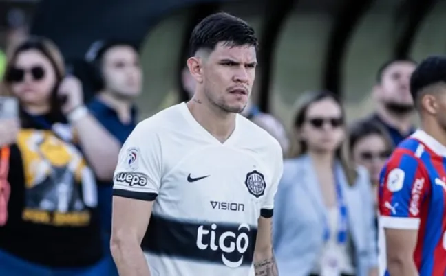 Afirman que Colo Colo tiene en la mira a Junior Barreto, jugador que estaría interesado en llegar al Cacique.